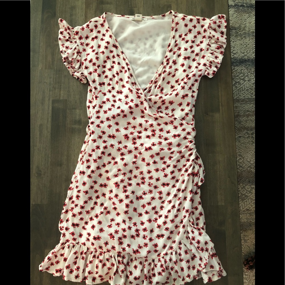 Billabong Size XS wrap dress never worn but without tags.